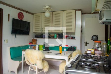 Casa para alugar com 450m², 4 quartos e 2 vagas Casa para alugar com 450m², 4 quartos e 2 vagasCozinha