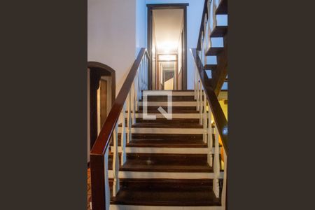 Escada de casa à venda com 4 quartos, 450m² em Cavalhada, Porto Alegre