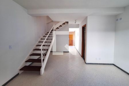 Sala de casa de condomínio para alugar com 2 quartos, 86m² em Engenho do Mato, Niterói
