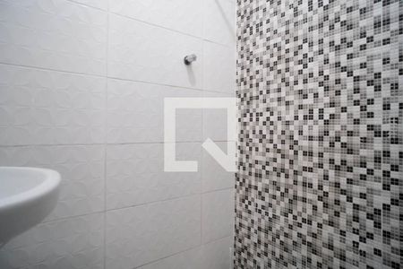 Banheiro de casa para alugar com 1 quarto, 45m² em Parque Císper, São Paulo