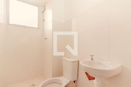 Banheiro de apartamento para alugar com 2 quartos, 55m² em Mário Quintana, Porto Alegre