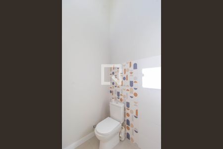 Banheiro de casa de condomínio para alugar com 2 quartos, 100m² em Jansen, Gravataí