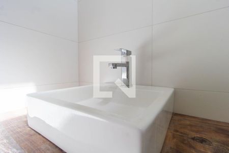 Banheiro da Suíte de casa de condomínio para alugar com 2 quartos, 100m² em Jansen, Gravataí