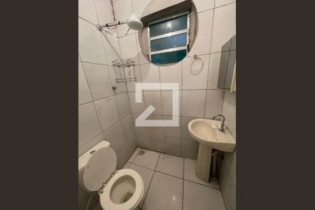 Banheiro de casa para alugar com 1 quarto, 75m² em Jardim Raposo Tavares, São Paulo