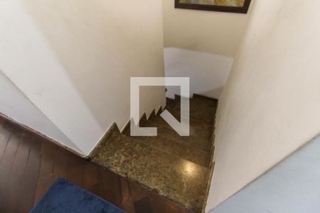 Casa à venda com 125m², 3 quartos e 2 vagasEscada