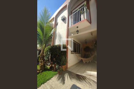 Casa de condomínio à venda com 190m², 4 quartos e 2 vagas1º Pav - Área Externa