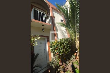 Casa de condomínio à venda com 190m², 4 quartos e 2 vagas1º Pav - Área Externa