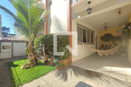 Casa de condomínio à venda com 190m², 4 quartos e 2 vagas1º Pav - Área Externa