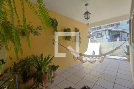 Casa de condomínio à venda com 190m², 4 quartos e 2 vagas1º Pav - Garagem