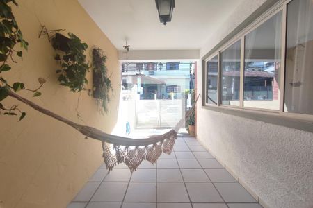 Casa de condomínio à venda com 190m², 4 quartos e 2 vagas1º Pav - Garagem