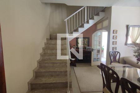 Casa de condomínio à venda com 190m², 4 quartos e 2 vagas1º Pav - Sala acesso ao 2º Pav