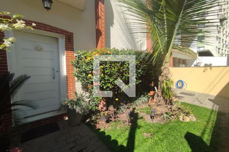 Casa de condomínio à venda com 190m², 4 quartos e 2 vagas1º Pav - Área Externa