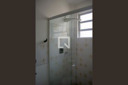 Banheiro  de kitnet/studio para alugar com 1 quarto, 39m² em Azenha, Porto Alegre