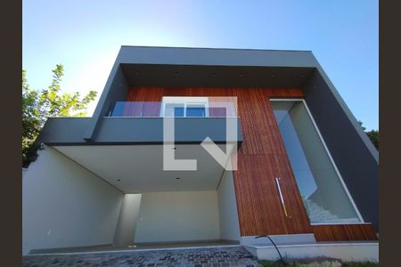 Casa à venda com 243m², 3 quartos e 2 vagasFachada