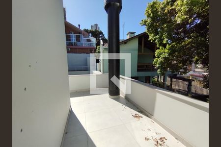Casa à venda com 243m², 3 quartos e 2 vagasVaranda do quarto 