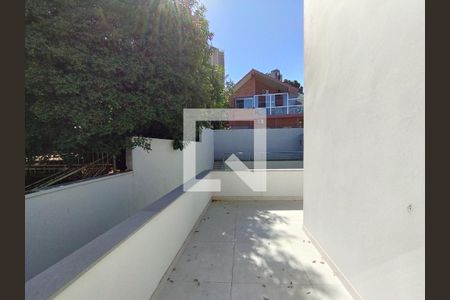 Casa à venda com 243m², 3 quartos e 2 vagasVaranda do quarto 