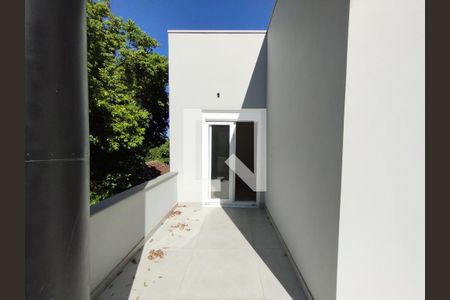 Casa à venda com 243m², 3 quartos e 2 vagasVaranda do quarto 