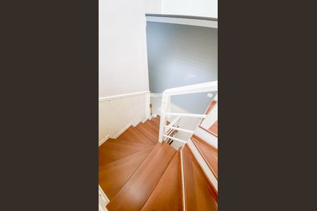 Casa para alugar com 212m², 3 quartos e 2 vagasEscada