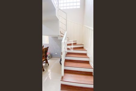 Casa para alugar com 212m², 3 quartos e 2 vagasEscada