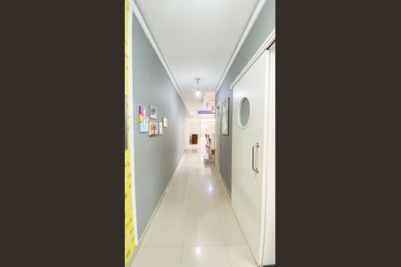 Corredor de casa à venda com 3 quartos, 212m² em Jardim Stella, Santo André