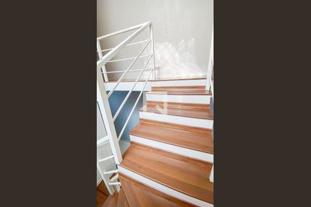 Casa para alugar com 212m², 3 quartos e 2 vagasEscada