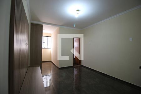 Suíte de casa à venda com 3 quartos, 260m² em Parque Santa Madalena, São Paulo