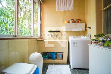 Apartamento à venda com 241m², 3 quartos e 1 vagaÁrea de Serviço