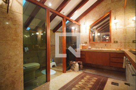 Apartamento à venda com 241m², 3 quartos e 1 vagaBanheiro da Suíte 2