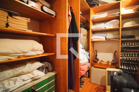 Apartamento à venda com 241m², 3 quartos e 1 vagaCloset da Suíte 2