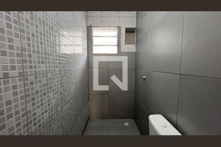 Banheiro de kitnet/studio para alugar com 1 quarto, 30m² em Vila Romana, São Paulo