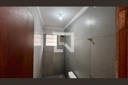 Banheiro de kitnet/studio para alugar com 1 quarto, 30m² em Vila Romana, São Paulo
