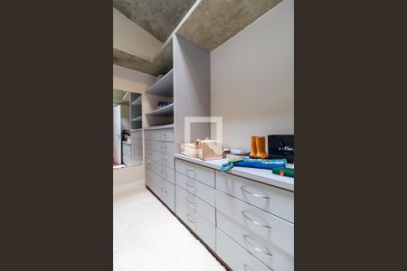 Casa à venda com 800m², 4 quartos e 8 vagasSuíte 3 - Closet