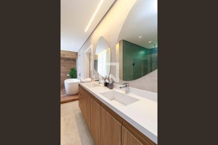 Casa à venda com 800m², 4 quartos e 8 vagasSuíte Principal - Banheiro