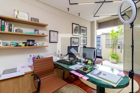 Casa à venda com 800m², 4 quartos e 8 vagasEscritório