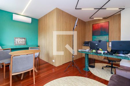 Casa à venda com 800m², 4 quartos e 8 vagasEscritório