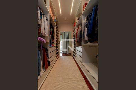 Casa à venda com 800m², 4 quartos e 8 vagasSuíte Principal - Closet