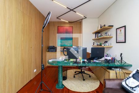 Casa à venda com 800m², 4 quartos e 8 vagasEscritório