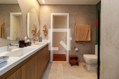 Casa à venda com 800m², 4 quartos e 8 vagasSuíte Principal - Banheiro