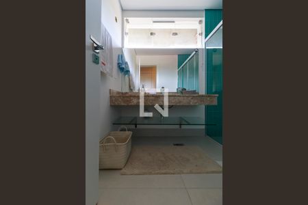 Casa à venda com 800m², 4 quartos e 8 vagasSuíte 3 - Banheiro