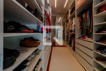 Casa à venda com 800m², 4 quartos e 8 vagasSuíte Principal - Closet