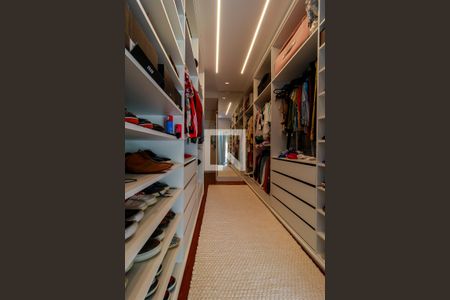 Casa à venda com 800m², 4 quartos e 8 vagasSuíte Principal - Closet