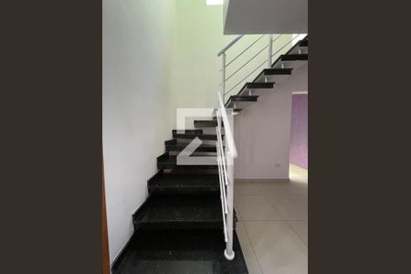 Casa à venda com 100m², 3 quartos e 1 vagaEscada