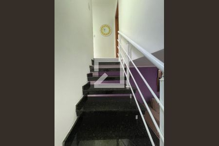 Casa à venda com 100m², 3 quartos e 1 vagaEscada