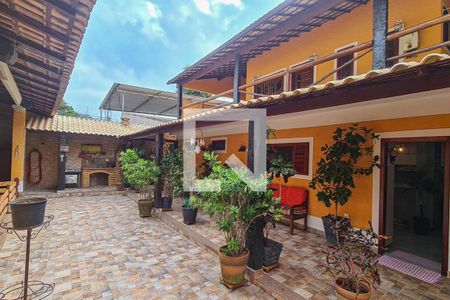 Casa de condomínio à venda com 450m², 5 quartos e 4 vagasQuintal