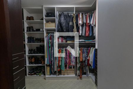 Casa de condomínio à venda com 450m², 5 quartos e 4 vagasCloset do quarto