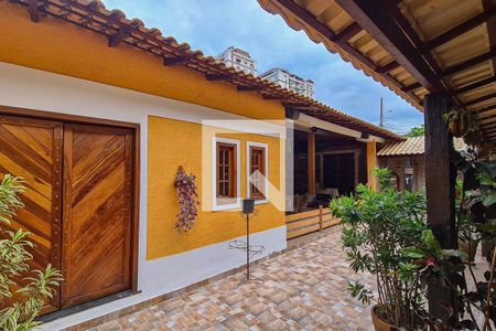 Casa de condomínio à venda com 450m², 5 quartos e 4 vagasQuintal