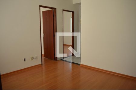 Sala de apartamento para alugar com 2 quartos, 47m² em Arvoredo, Contagem
