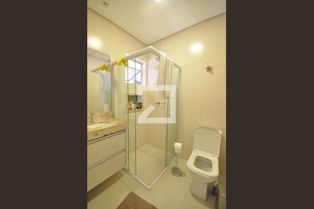 Casa à venda com 200m², 2 quartos e 2 vagasBanheiro da Suíte 1