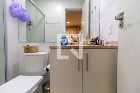 Banheiro de apartamento à venda com 2 quartos, 64m² em Continental, Osasco