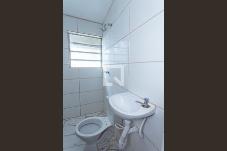 Banheiro de casa para alugar com 1 quarto, 70m² em Parque Peruche, São Paulo
